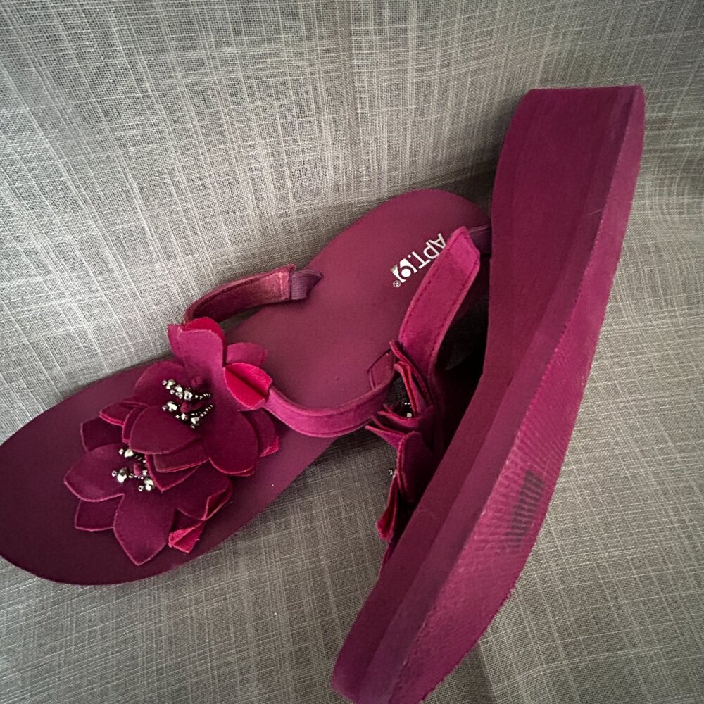 Flip Flops - Picture 2 of 3